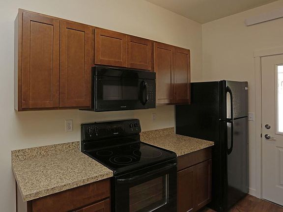 3rd image of 1522 Bear St #1522