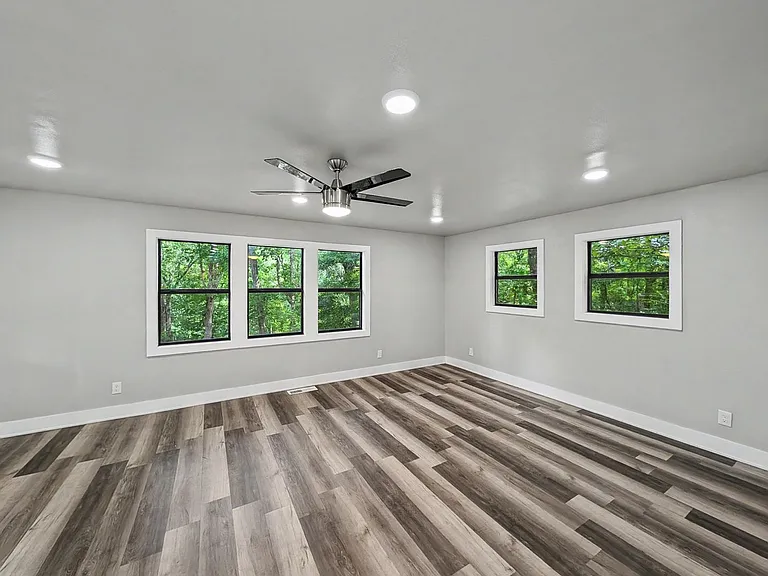 24 Hampstead Ln — Photo 2