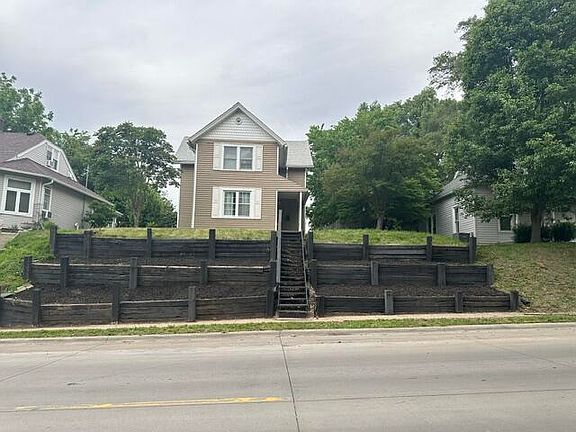 2nd image of 707 W 8th St