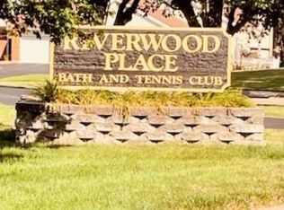 2206 Riverwood Trails Dr, Florissant, MO 63031