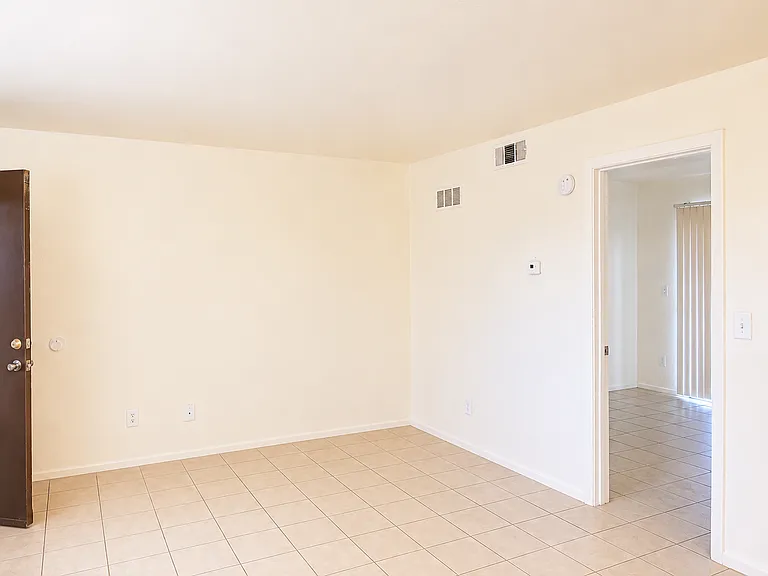 2010 E Sweetwater Ave._SP&Family LLC — Photo 7