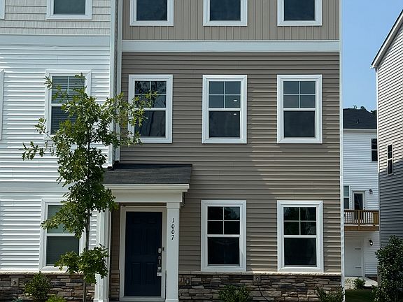 Exterior View - 3 story townhome