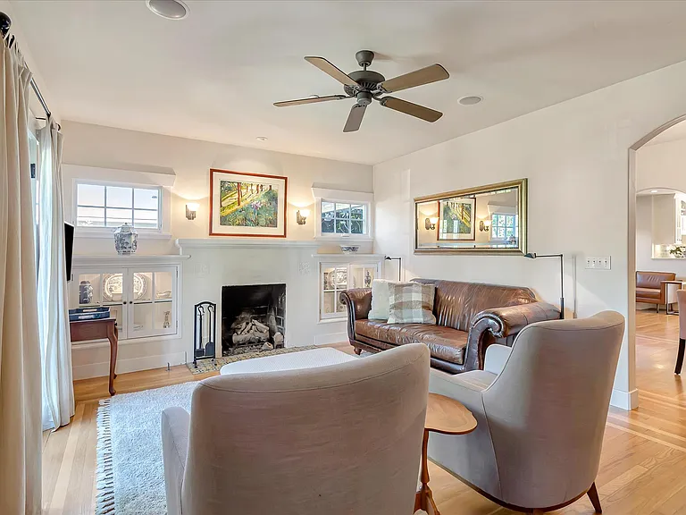 1568 Mariposa Ave — Photo 2