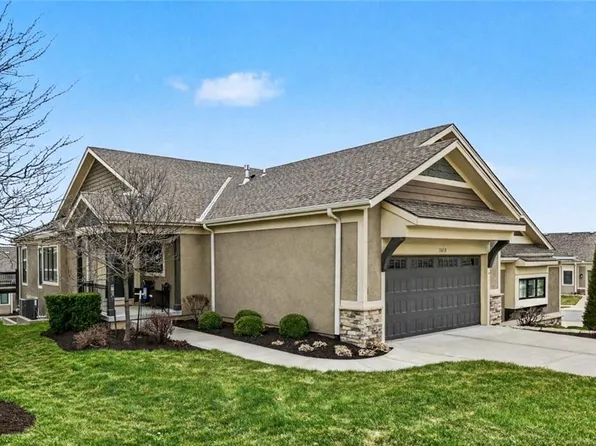 11458 S Waterford Dr, Olathe, KS 66061