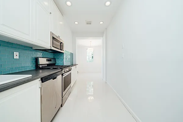 Rented by Voro, LLC | media 28