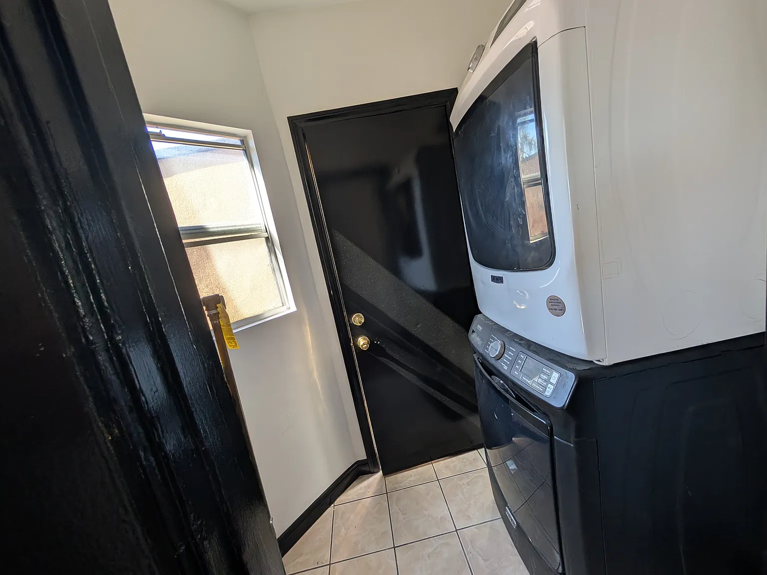 3 bed, 900 sqft, $2,800 — Photo 4