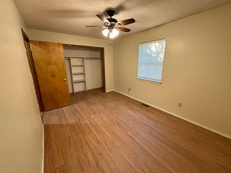 2801 N Hartford Ave — Photo 5