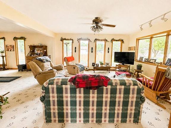 5th image of 12 Oak Grove Dr