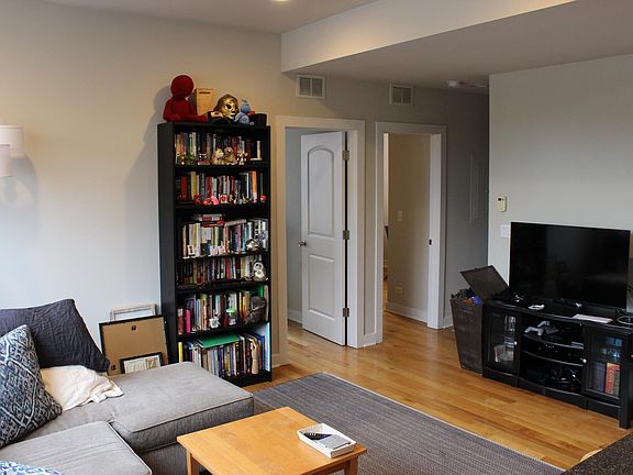 3rd image of 1759 W Berteau Ave #3