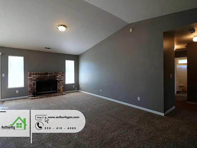 1729 Marigold Way — Photo 7