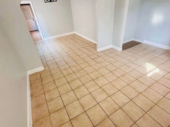 4th image of 714 Roselle St #1A
