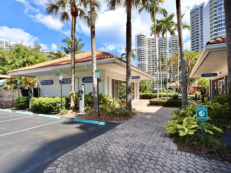 3600 Mystic Pointe Dr #1115 — Photo 58