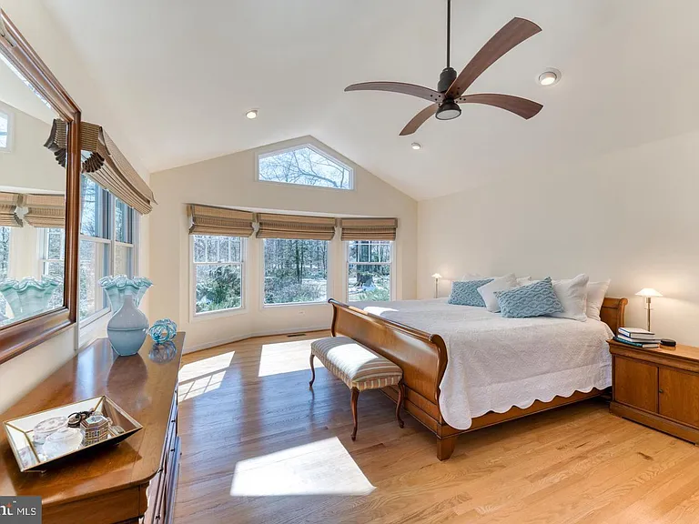 5151 Piedmont Pl — Photo 3