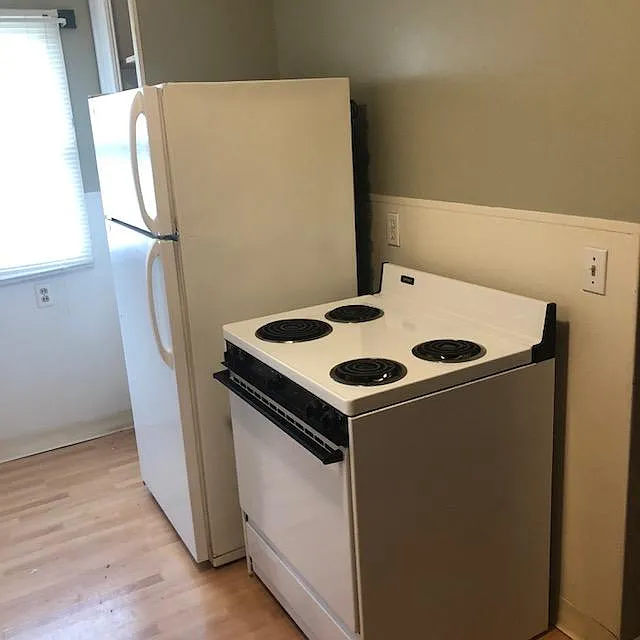2 Alcona Ave #2