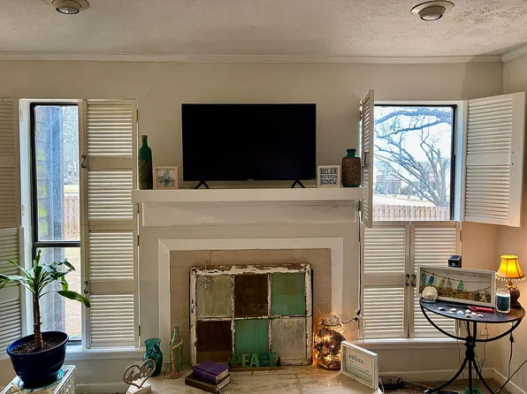 19 Lake Barnett Dr, Brandon, MS 39047