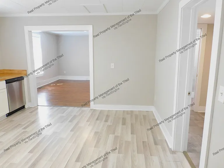 936 Albert St — Photo 6