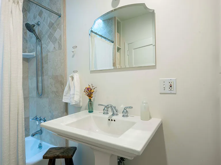 366 Patten St — Photo 16