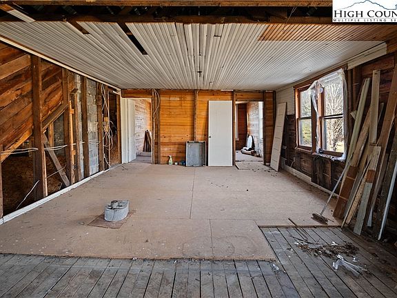 5th image of 121 & 150 Johns Lane