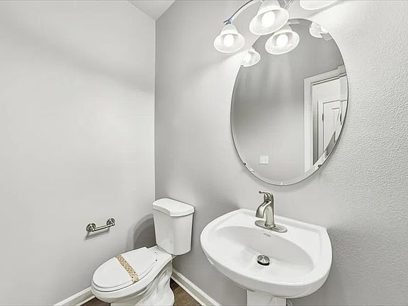 5th image of 7621 Kodiak Ave NE