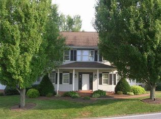 2346 Hobson Rd, Lancaster, PA 17602