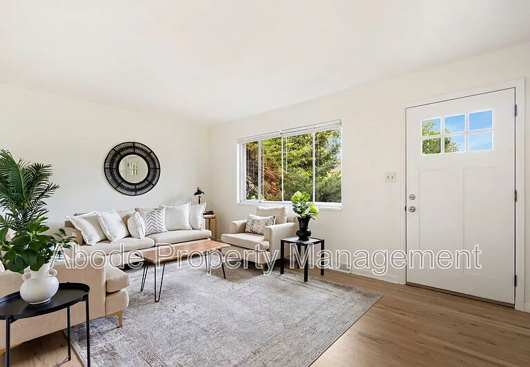 328 N Roosevelt Ave — Photo 4