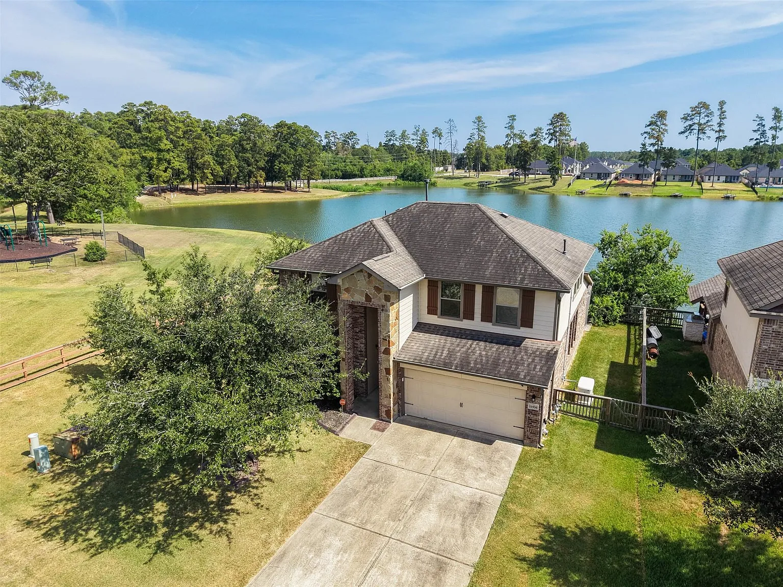 4 bed, 2.5 bath, 2341 sqft, $3,000 — Photo 1