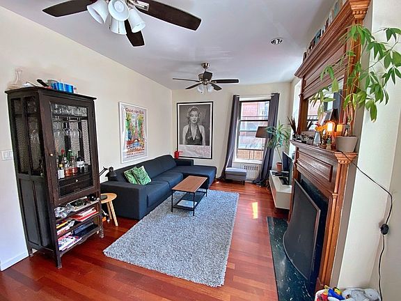 3rd image of 65 W 70th St APT 2e