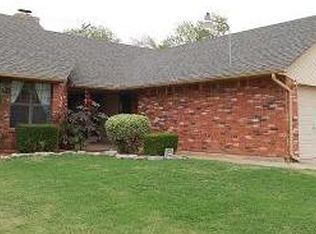 9225 Apple Dr, Midwest City, OK 73130