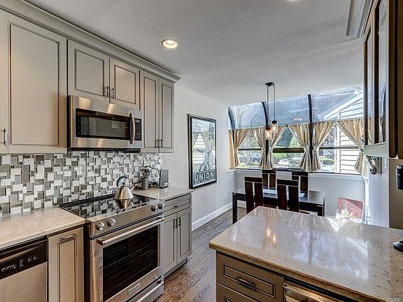 4th image of 36 Villas Cir