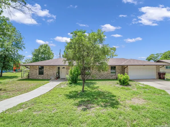 121 KARM ST, Castroville, TX 78009