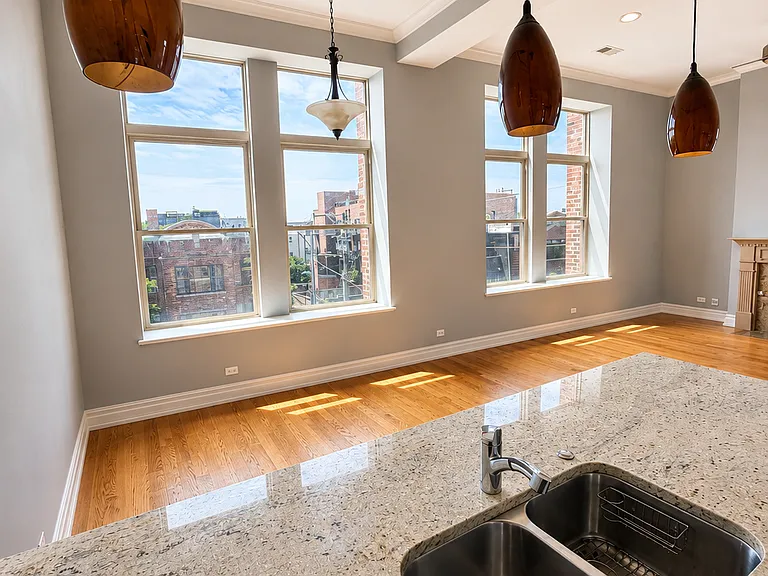 1470 W Carmen Ave #301 — Photo 9