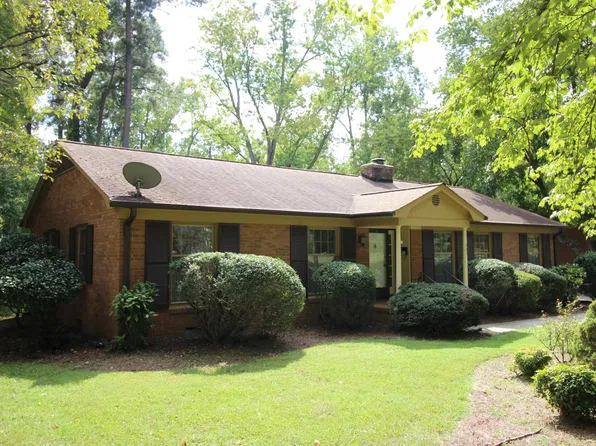 605 Woodvale Dr, Greensboro, NC 27410