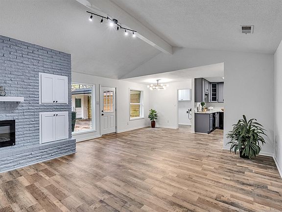 5th image of 5675 Sylmar Rd