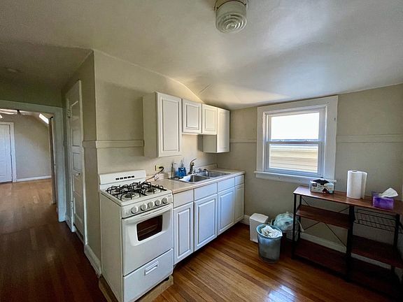 5th image of 1322 W Melrose St APT 3