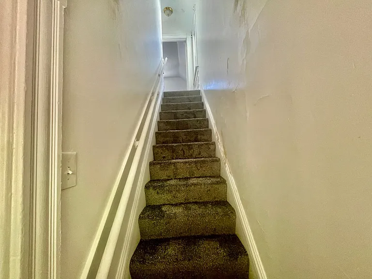 520 Glenn St — Photo 6