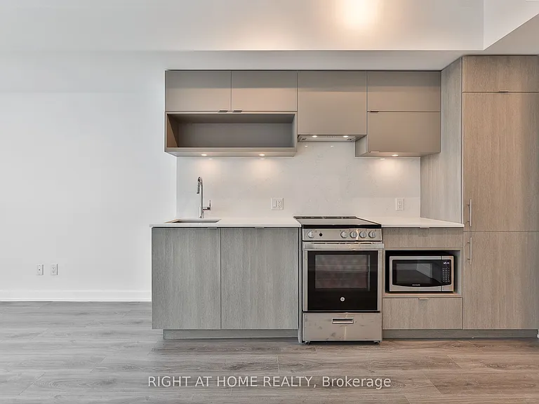 100 Queen St E #2805 — Photo 4