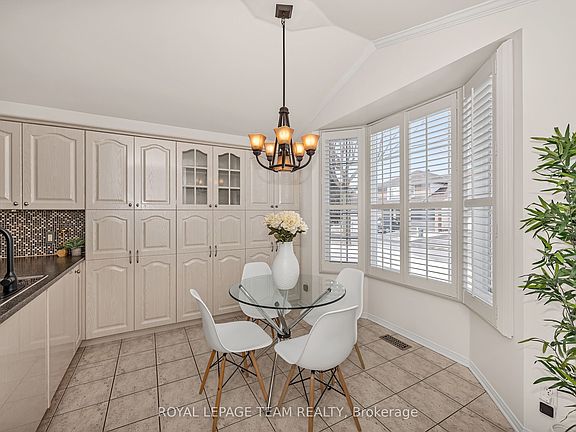 2nd image of 43 Settlers Ridge Way