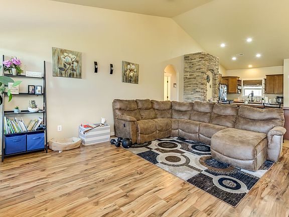 4th image of 3166 1/2 Glendam Dr