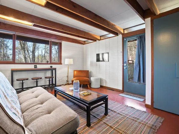 217 N Rockview Dr, Greenville, SC 29609