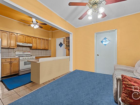 3rd image of 2514 Newtown Ave