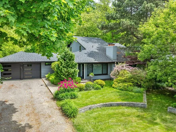 821 Parkland Ave, Mississauga, ON L5H 3G6