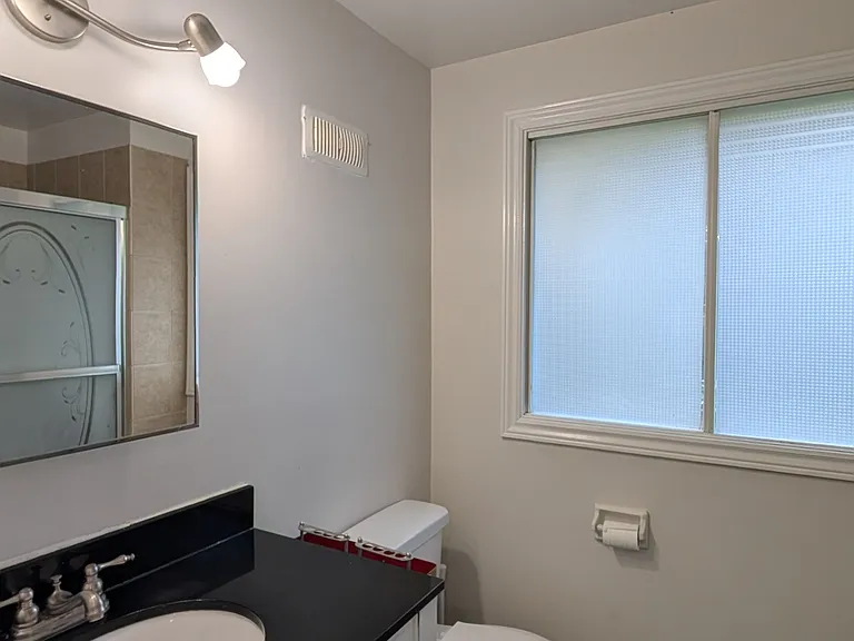 63 Marlow Cres — Photo 11