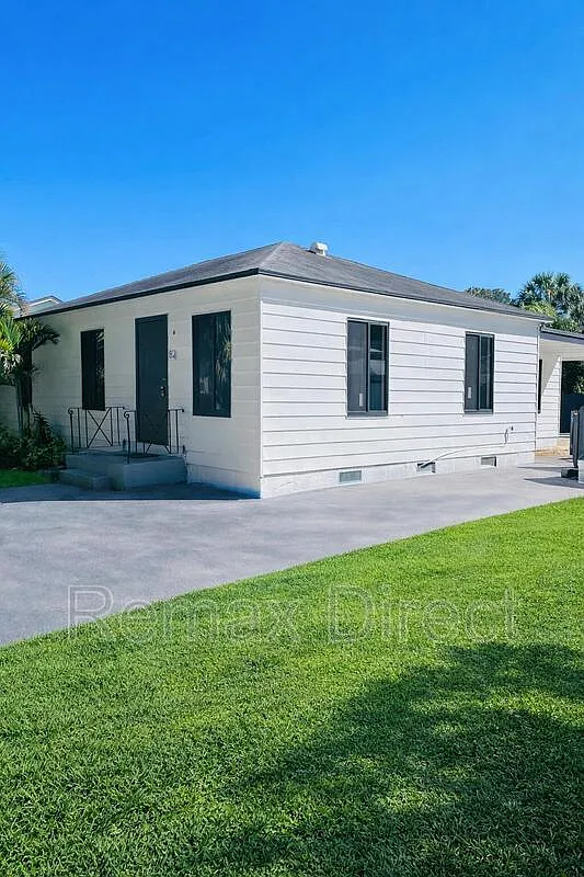 3 bed, 2.0 bath, 1370 sqft, $3,000 — Photo 3