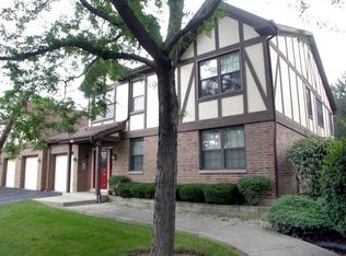 223 Glen Ridge Ln #1B, Bloomingdale, IL