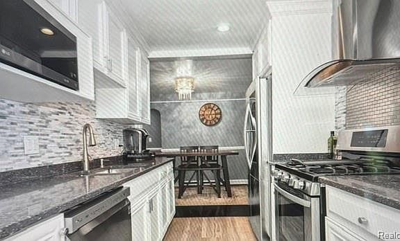 3rd image of 146 Meridan St