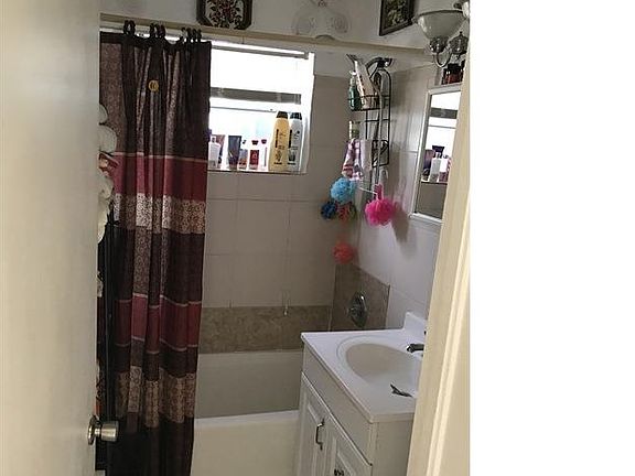 5th image of 3041 NW 17th St