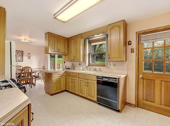 4th image of 8139 Independence Dr