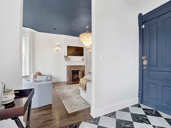 3rd image of 1814 N Lincoln Park W APT 3