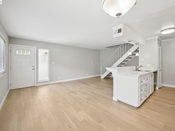 4th image of 2122 Arroyo Ct APT 2