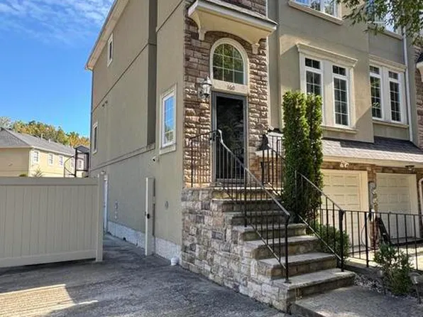 160 Presentation Cir, Staten Island, NY 10312
